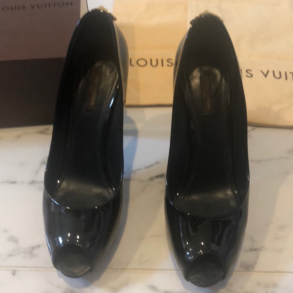 Louis Vuitton patent peep toe heels - Picture 3 of 12